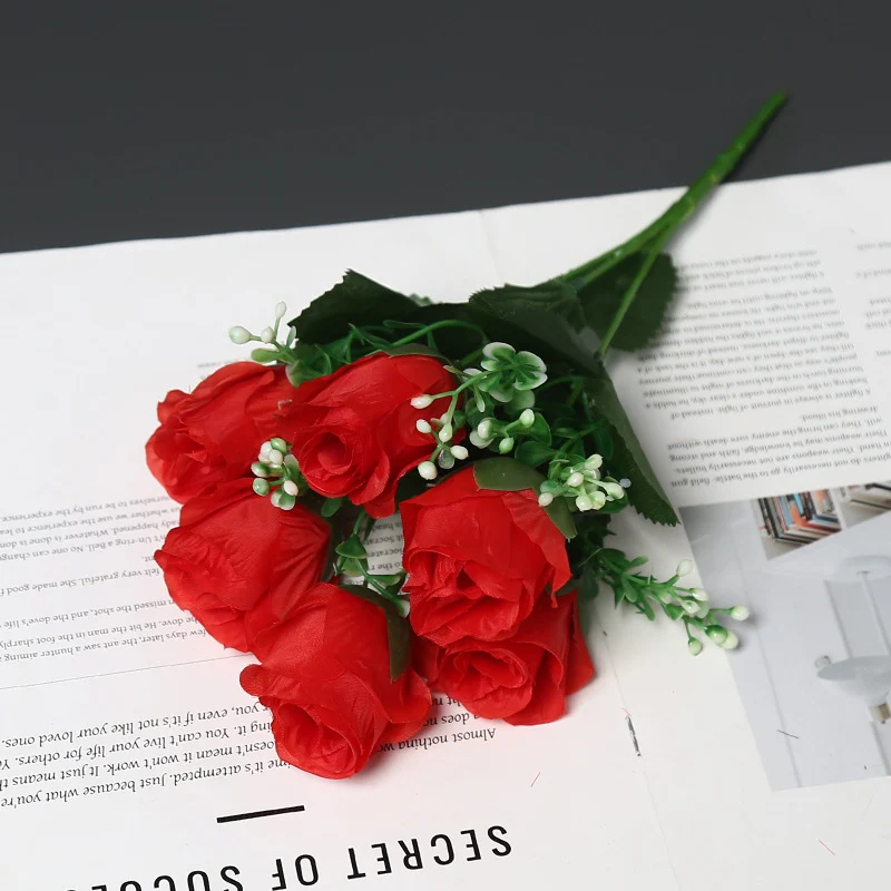 Dekoratives Blumenbouquet für die Heimdekoration