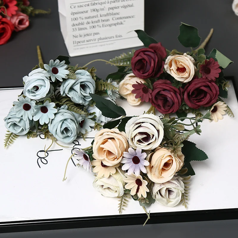 Dekorative Blumenarrangement für Tischdisplay