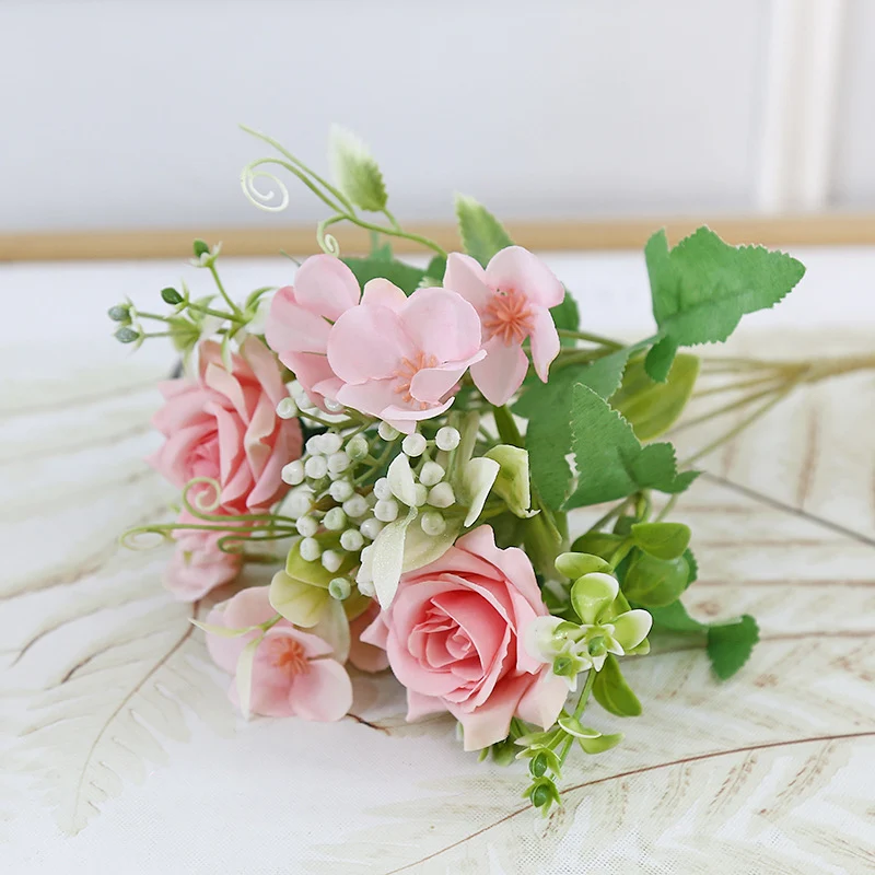 Dekorative Blumenarrangements für die Wohnkultur