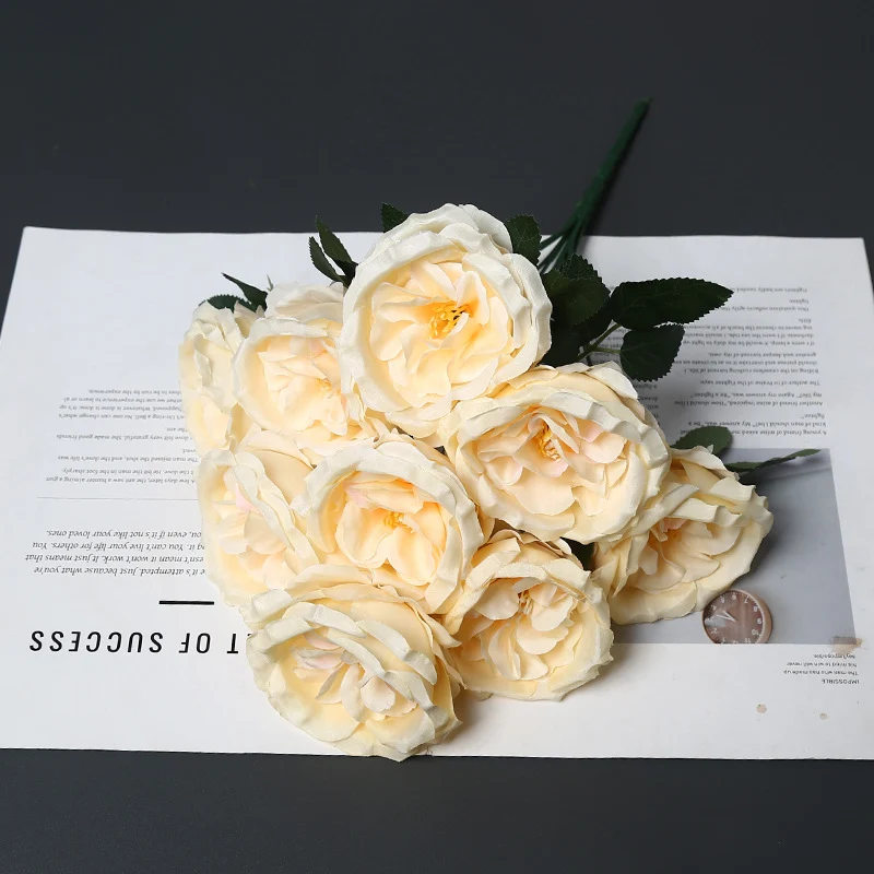 Dekorativer künstlicher Blumenstrauß für die Heimdekoration