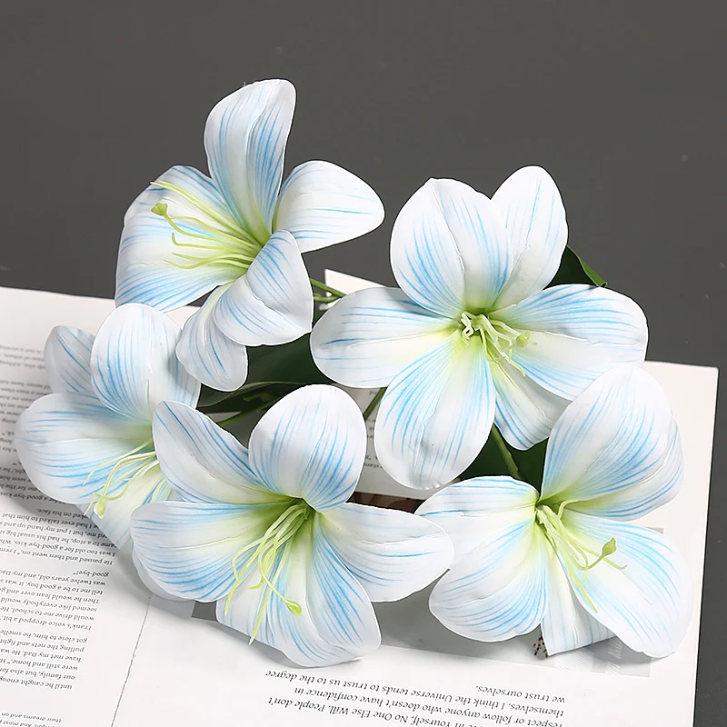Dekoratives künstliches Blumenarrangement für Zuhause