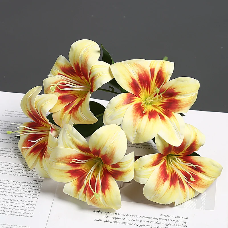 Dekoratives künstliches Blumenarrangement für Zuhause