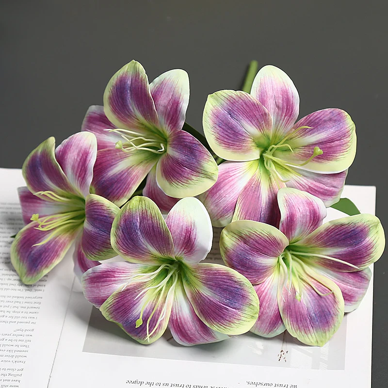 Dekoratives künstliches Blumenarrangement für Zuhause