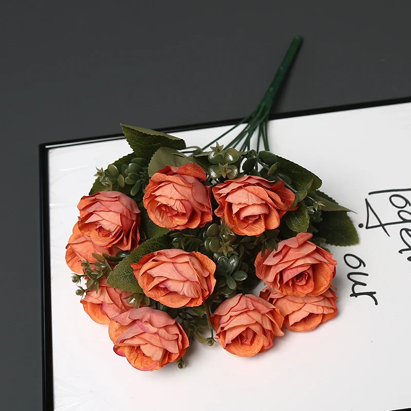 Kunstblumenstrauß für die Innendekoration