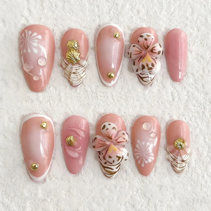 Dekoratives Nagelspitzen-Set mit Goldakzenten