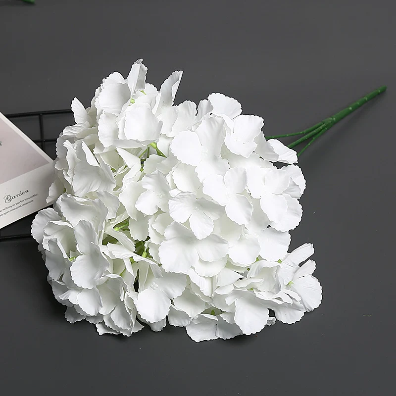 Künstliches Blumenarrangement für die Innenausstellung