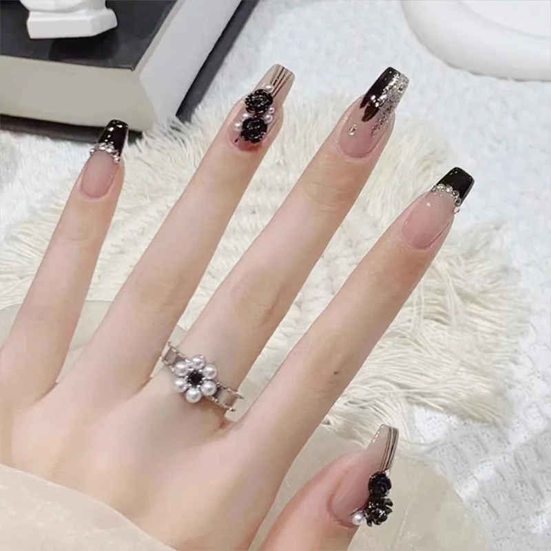 Dekorative Nagelkunst