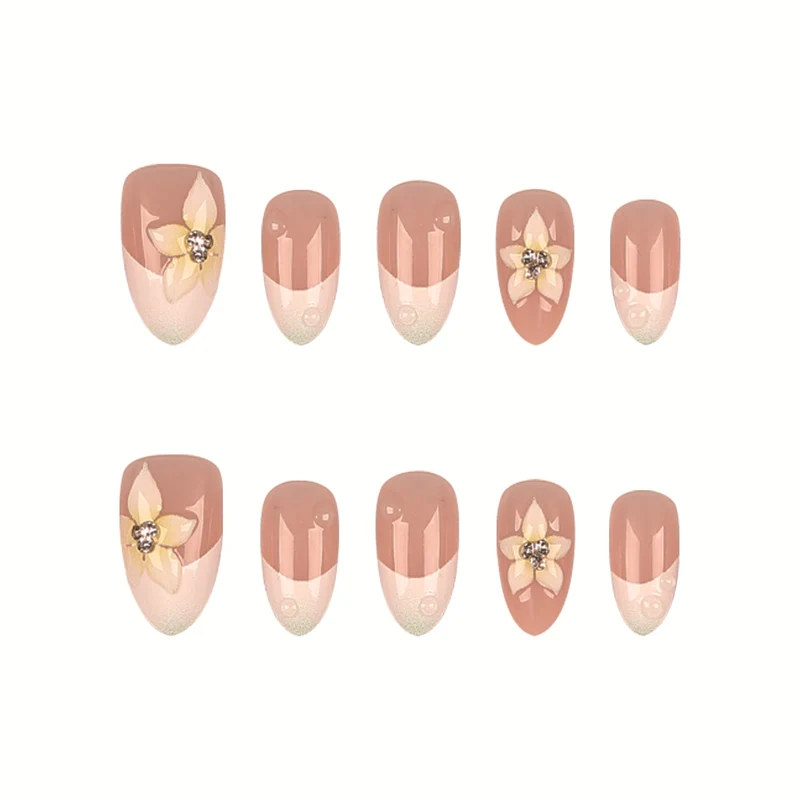 Blumenverziertes Press-On-Nageldesign
