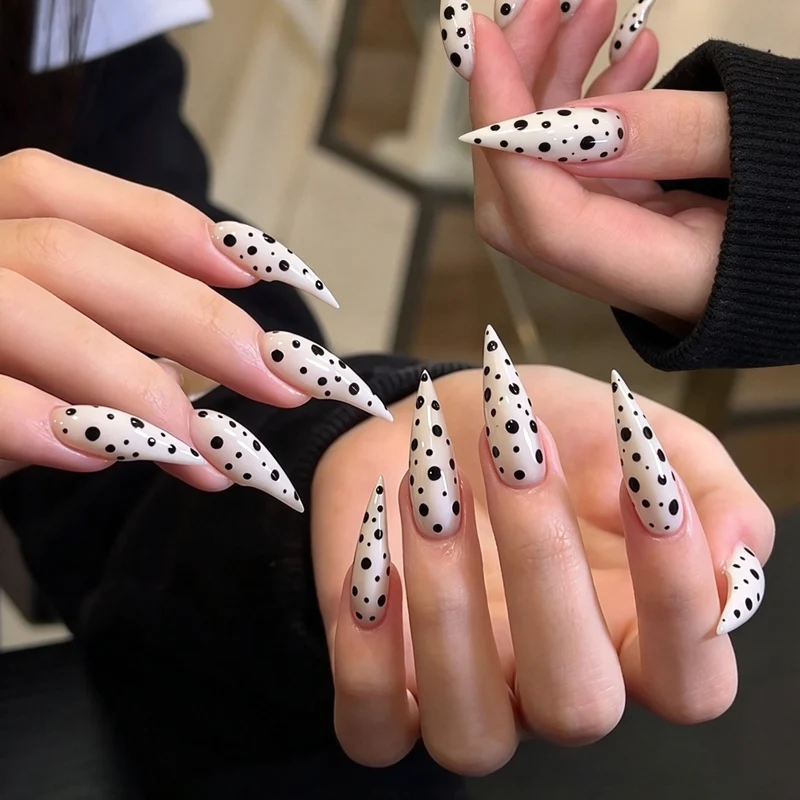 Elegantes dekoratives Press-On-Nagelset