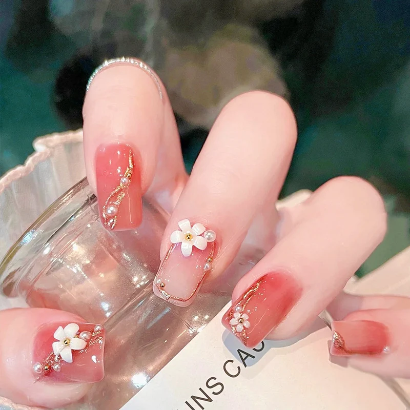 Dekoratives Florales Nageldesign