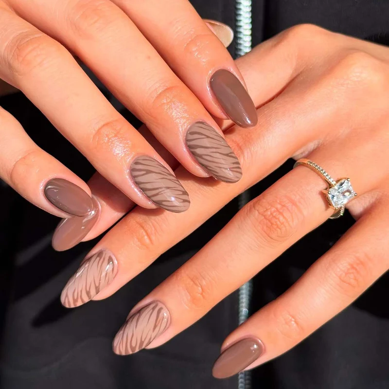 Künstlerische Press-On Nagelspitzen