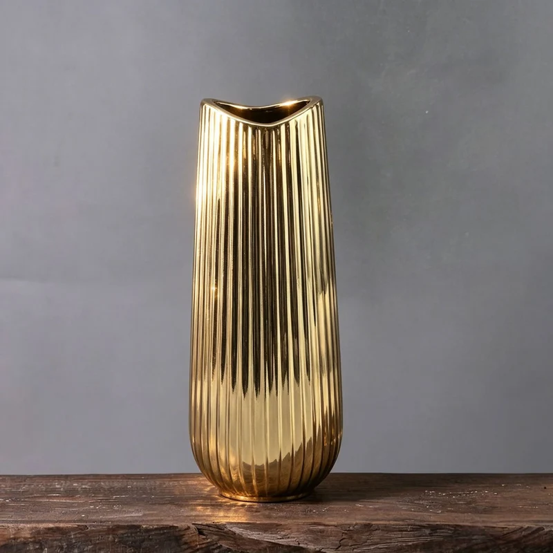 Moderne gerippte keramische Vase