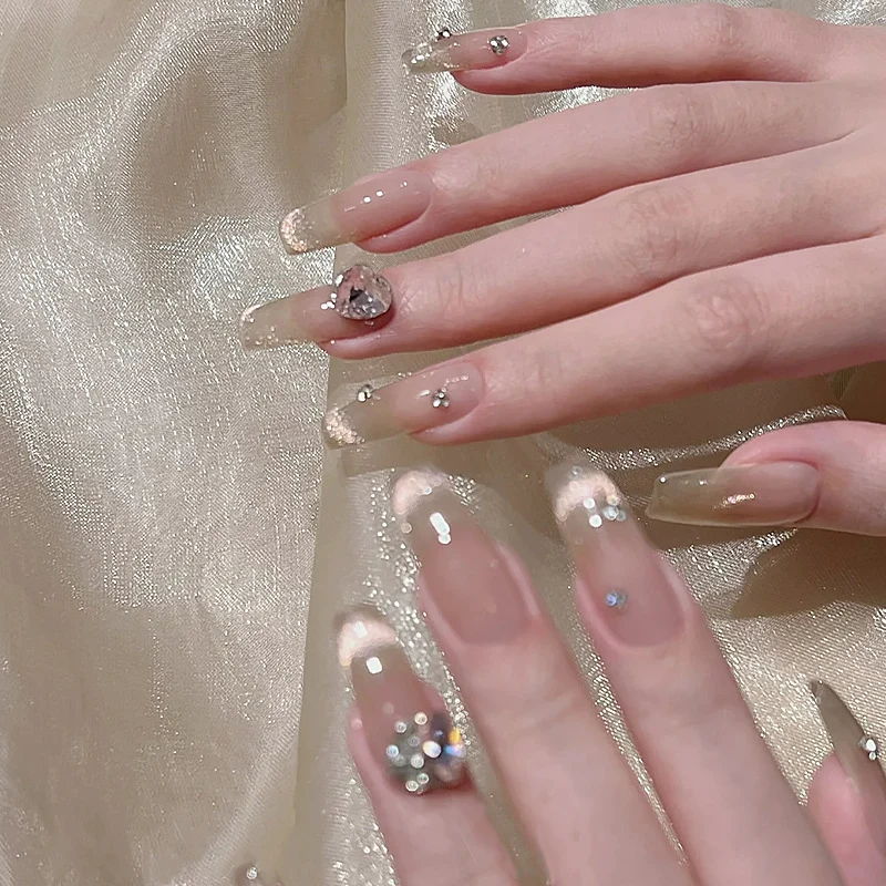 Luxuriöse mit Strass verzierte Press-On-Nägel