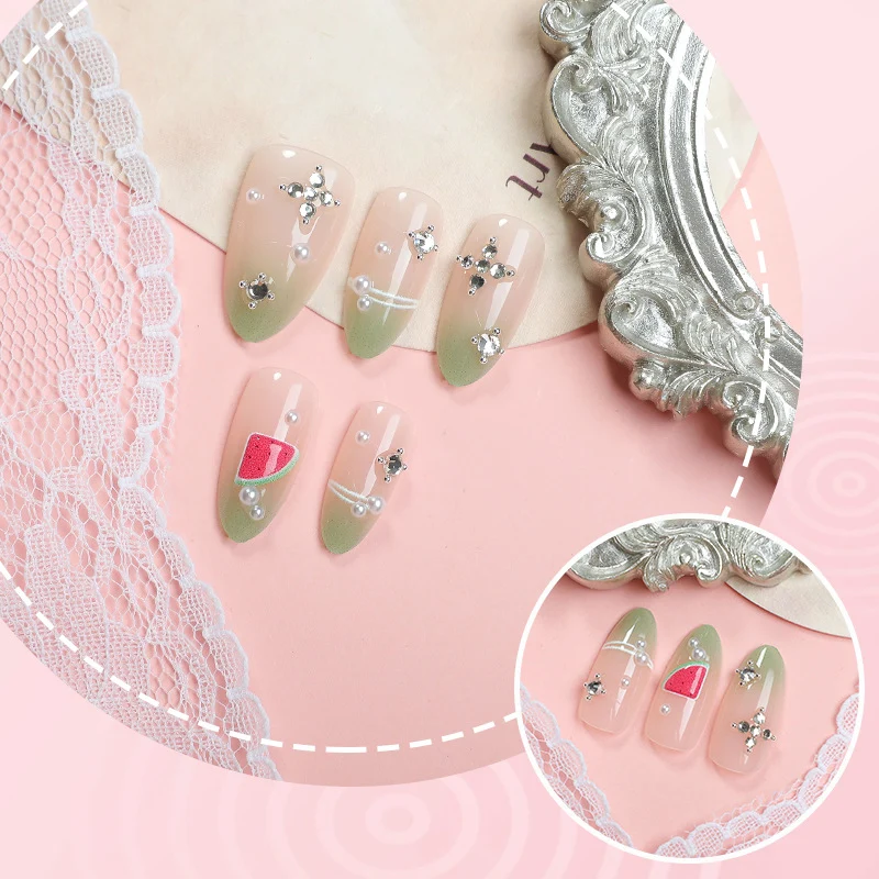 Dekoratives Press-On-Nagelset mit Frucht- und Edelsteinakzenten