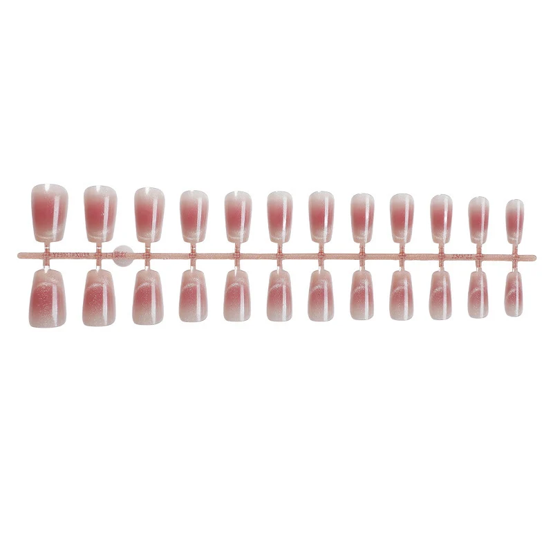 Kunstnagelset mit elegantem Ombre-Design Karnz