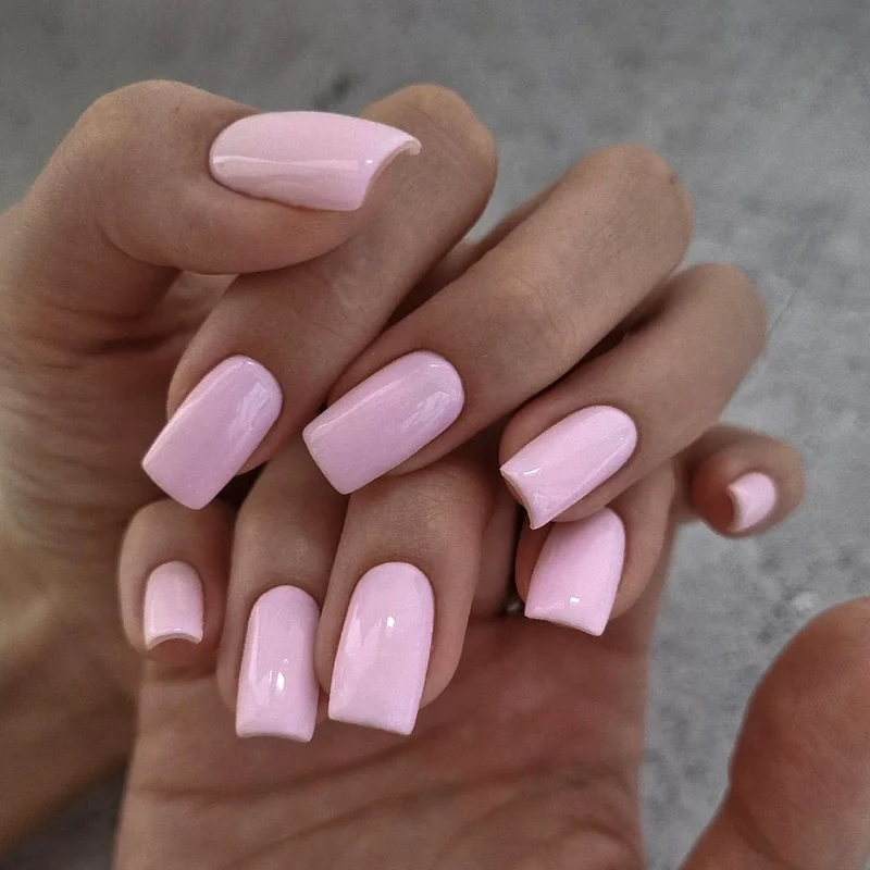 Kunstnagelset mit elegantem, natürlichem Finish Karnz