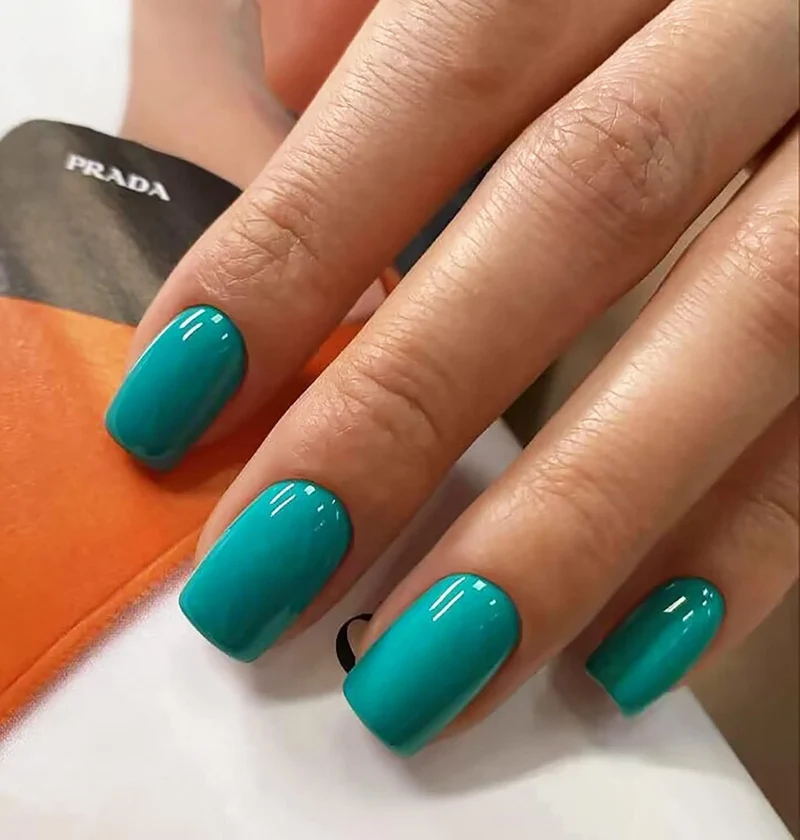 Kunstnagelset mit elegantem, natürlichem Finish Karnz
