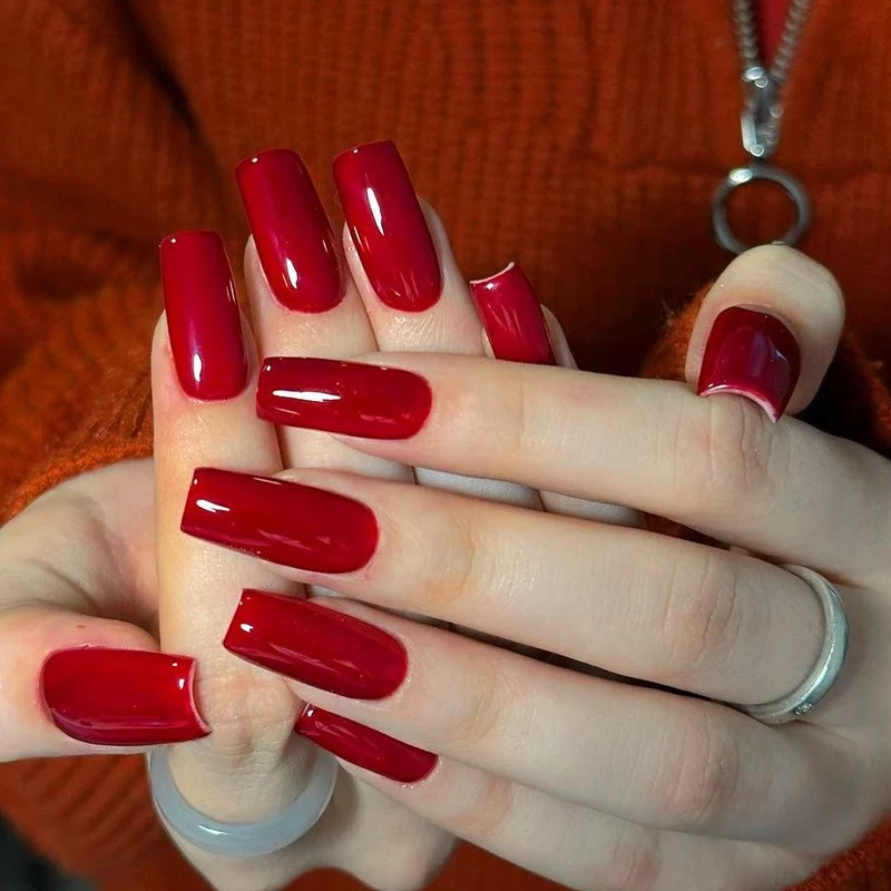 Kunstnagelset mit elegantem, natürlichem Finish Karnz