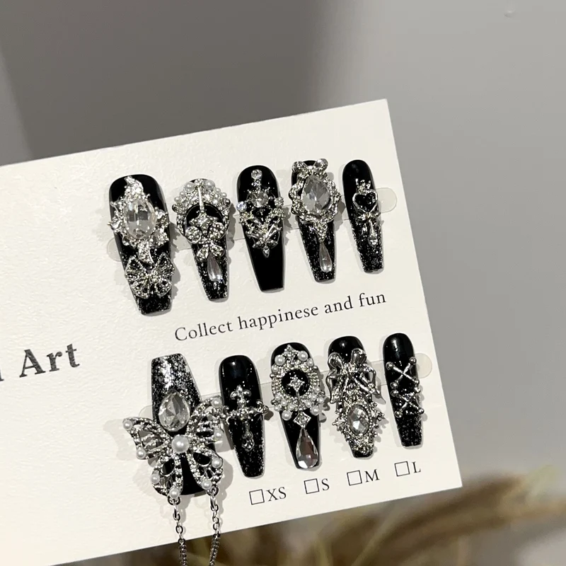 Schickes dekoratives Press-On-Nagelkunst-Set