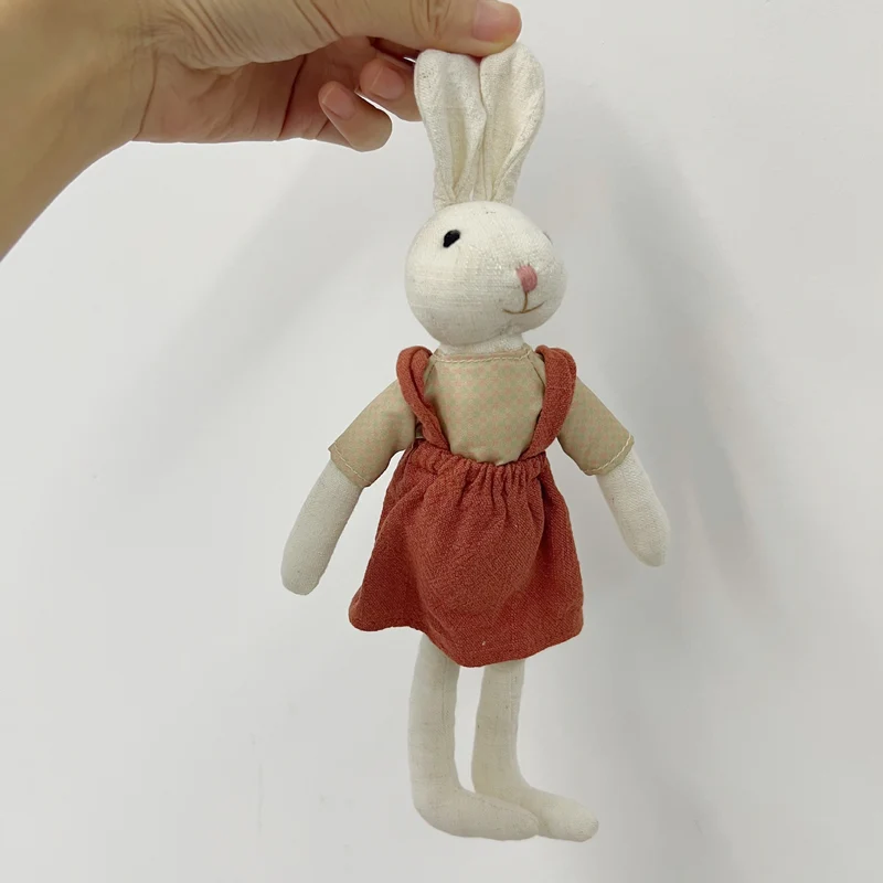 Weiche Leinenhase Puppe Paar mit abnehmbaren vintage-inspirierten Outfits