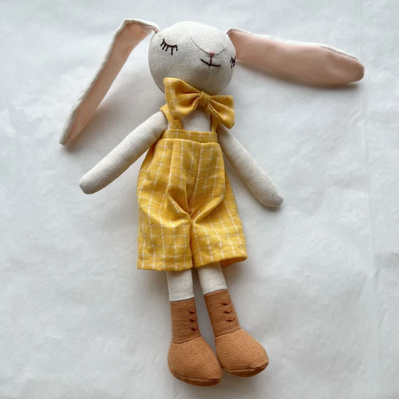 Weiche Leinenhase Puppe Paar mit abnehmbaren vintage-inspirierten Outfits