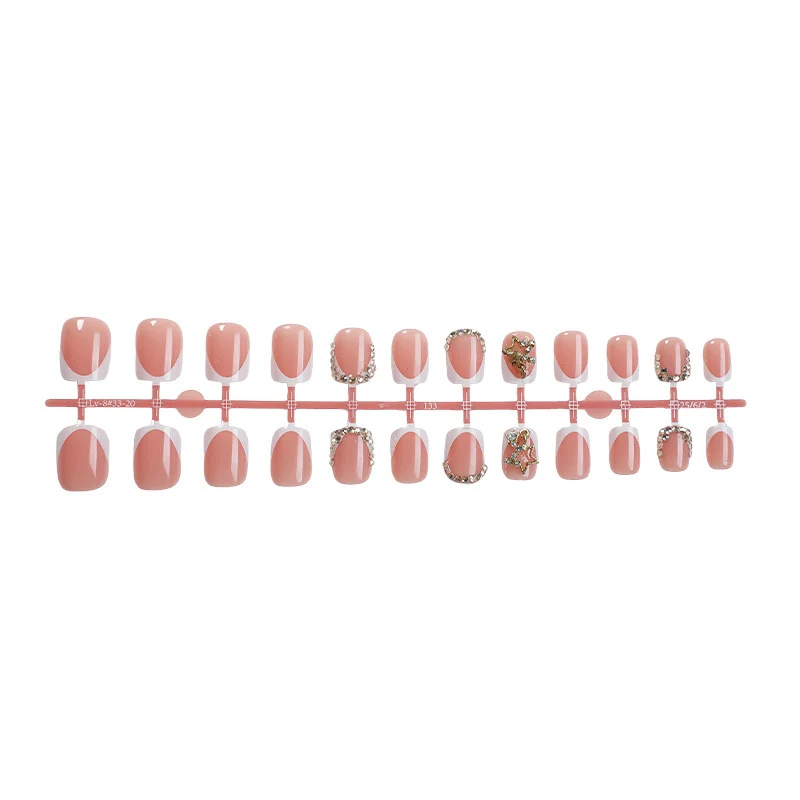 Kunstnagelset mit elegantem Blüten-Design und Glitzerakzenten Karnz