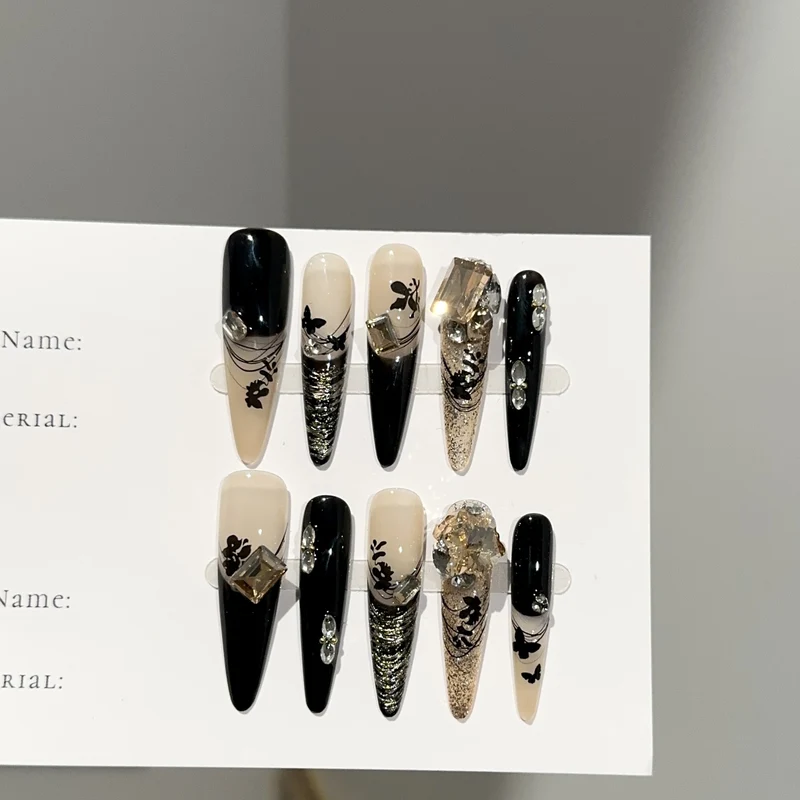 Künstlerisches Statement Press-On Nagelset