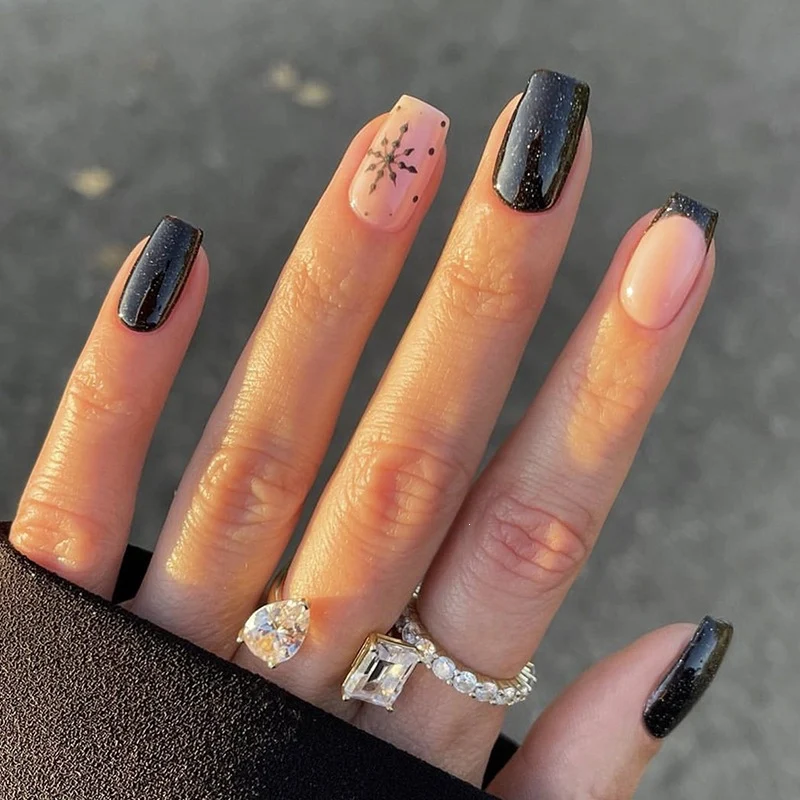 Kunstnagelset mit edlen Schwarz- und Rosé-Designs Karnz