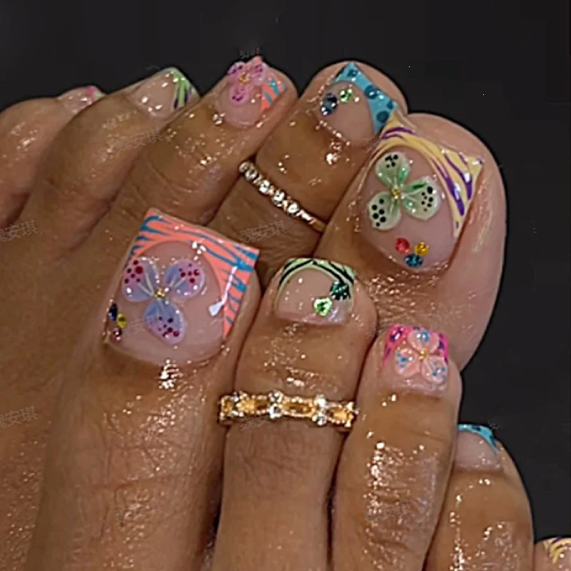 Kunstnagelset mit bunten Schmetterlings- und Blumenmotiven Karnz