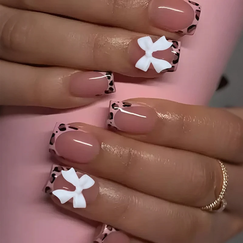 Kunstnagelset mit bunten Schleifen- und Leopardenmotiven Karnz