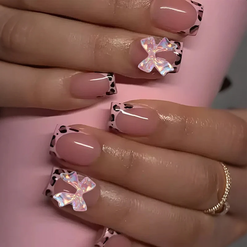 Kunstnagelset mit bunten Schleifen- und Leopardenmotiven Karnz