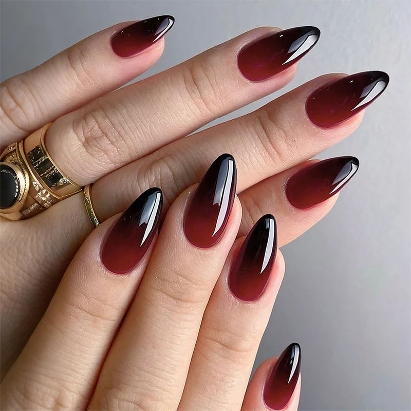 Künstliche Fingernägel mit Ombre-Effekt Karnz