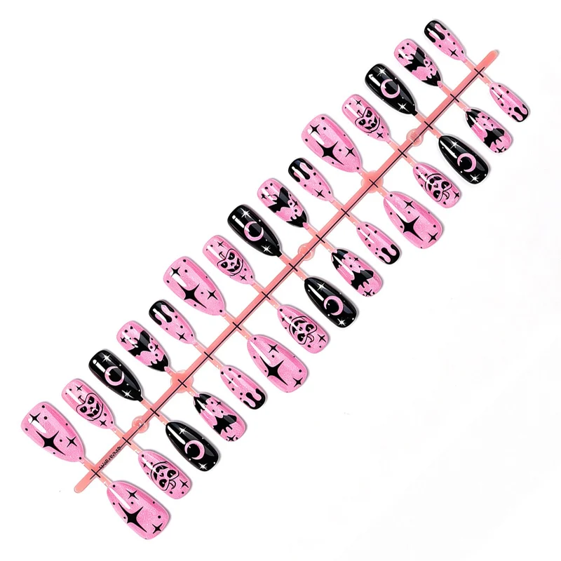 Kreatives Nagelset mit Halloween-Motiv Karnz