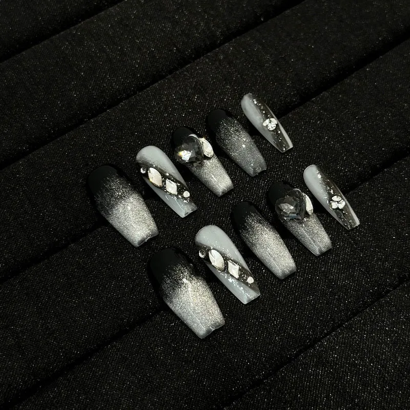 Künstlerisches Ombre Press-On Nagelset mit Edelsteinakzenten