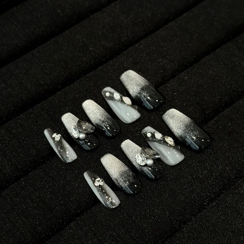 Künstlerisches Ombre Press-On Nagelset mit Edelsteinakzenten