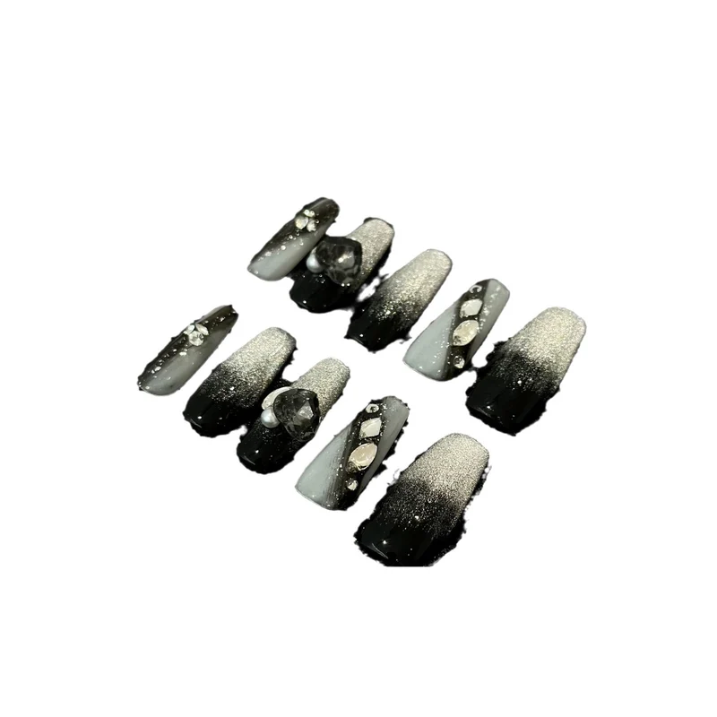 Künstlerisches Ombre Press-On Nagelset mit Edelsteinakzenten