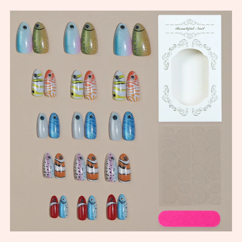 Kreatives Kunstnagelset mit Unterwasser-Motiv Karnz