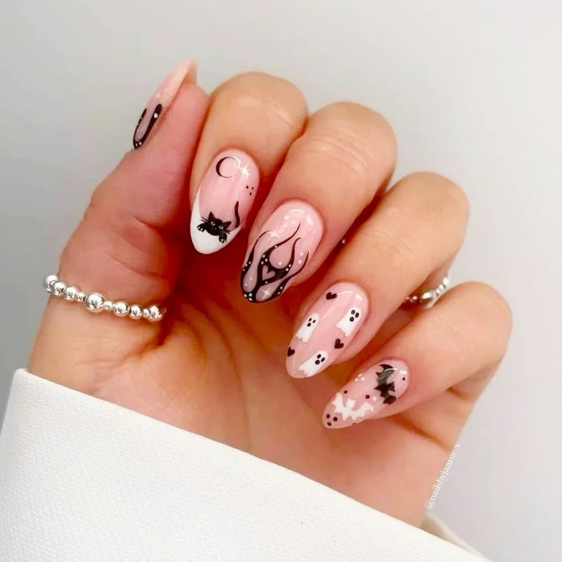 Kreatives Kunstnagelset mit schaurigen Spinnen- und Gespenstermotiven Karnz