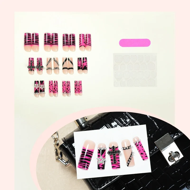 Kunstnagelset mit auffälligen Tier- und Glitzermustern Karnz