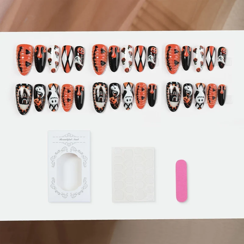 Kunstnagelset im Halloween-Design Karnz