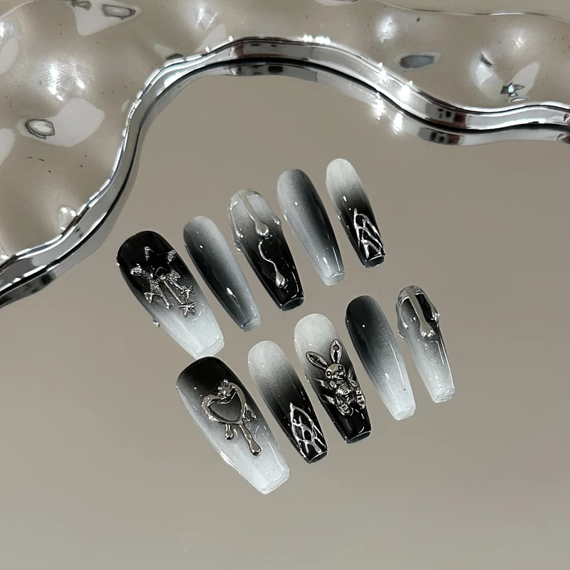 Künstlerisches gotisches Press-on-Nageldesign