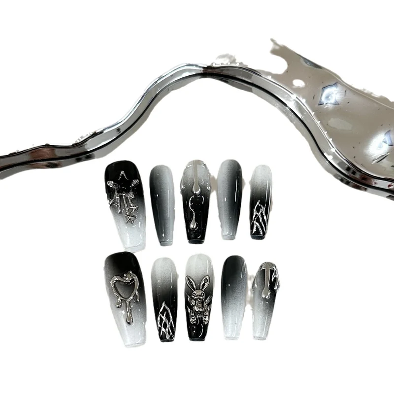 Künstlerisches gotisches Press-on-Nageldesign