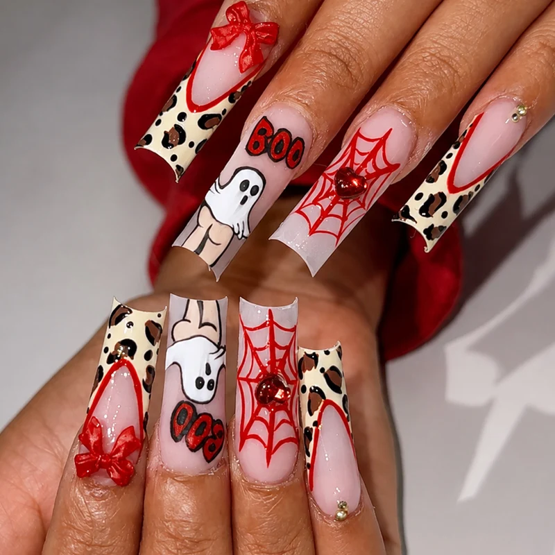Kreatives Kunstnagelset mit Halloween-Motiv und verspielten Designs Karnz