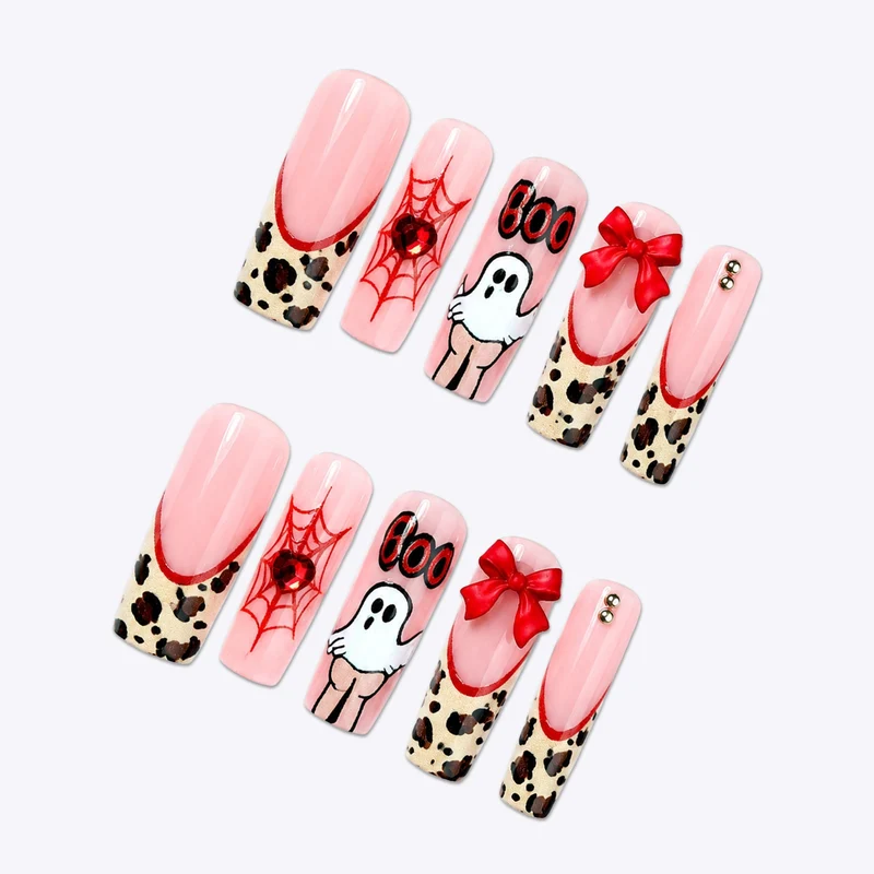 Kreatives Kunstnagelset mit Halloween-Motiv und verspielten Designs Karnz