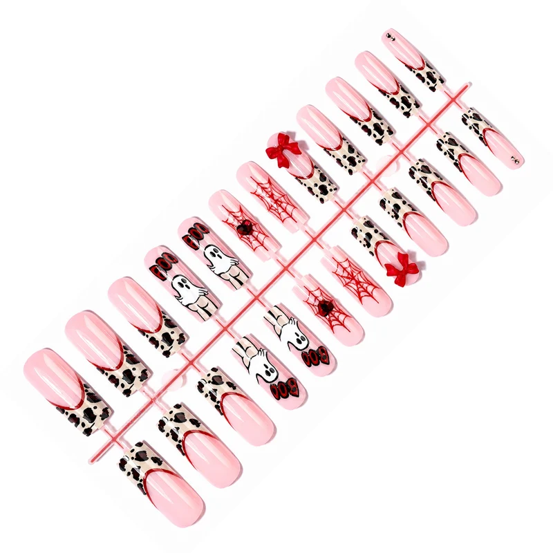 Kreatives Kunstnagelset mit Halloween-Motiv und verspielten Designs Karnz