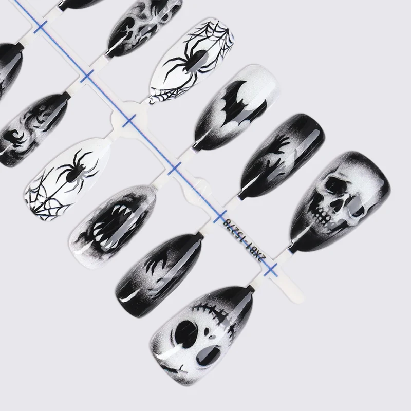 Kreatives Kunstnagelset mit gruseligen Motiven Karnz