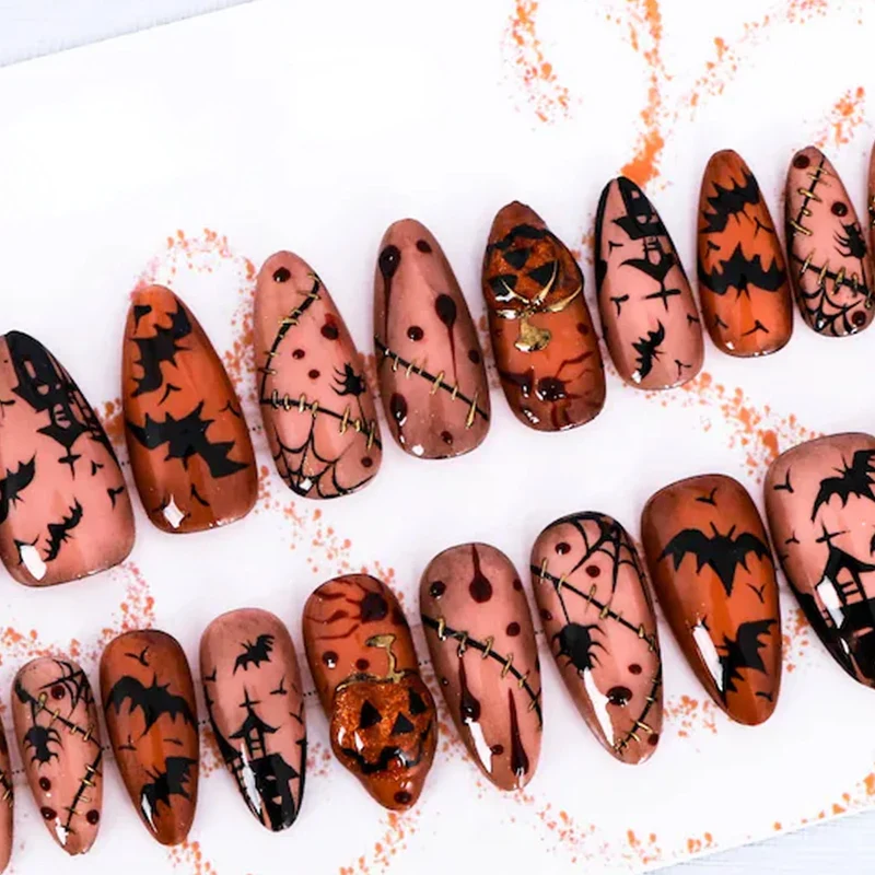 Kreatives Kunstnagelset mit gruseligen Halloween-Motiven Karnz