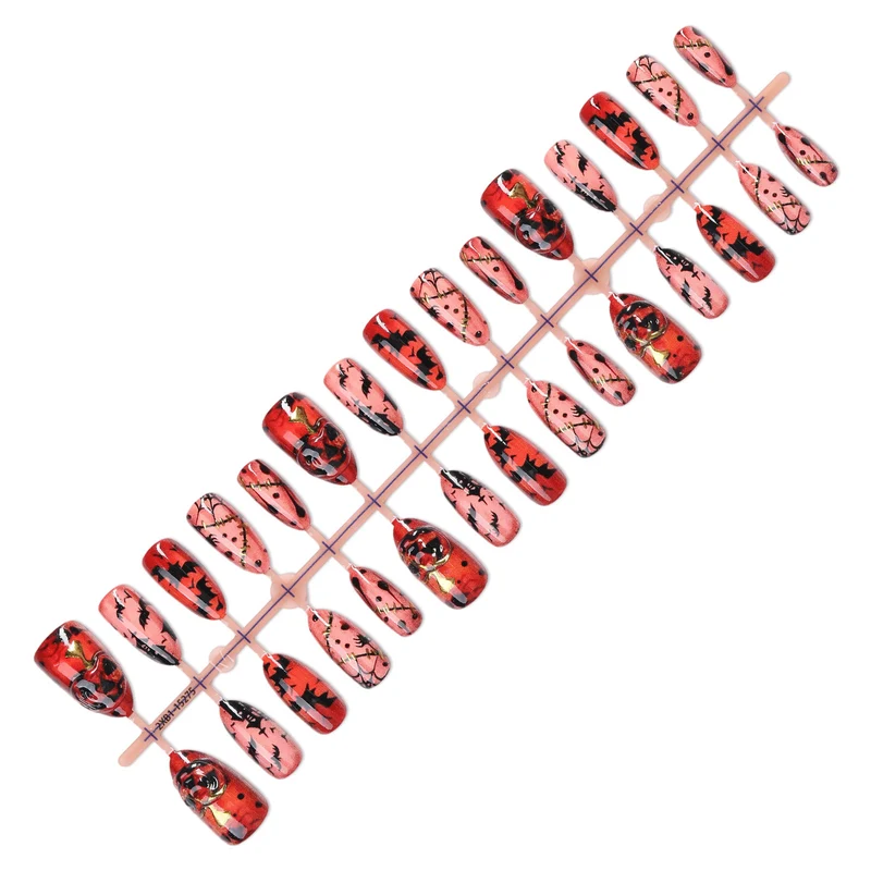 Kreatives Kunstnagelset mit gruseligen Halloween-Motiven Karnz