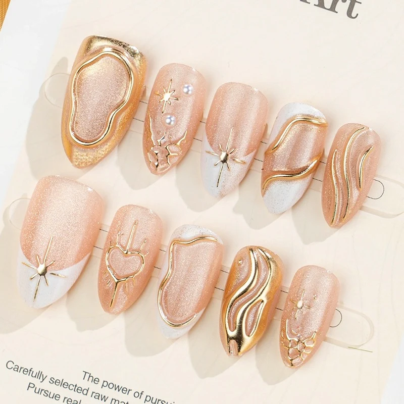 Glamouröse Kunstnägel mit exquisiten 3D-Details Karnz