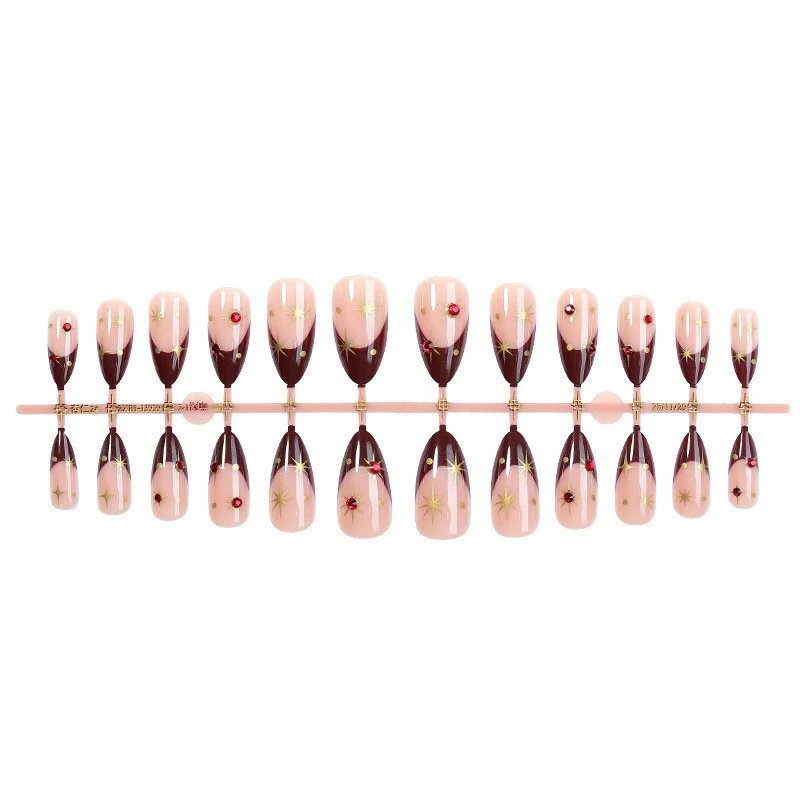 Kunstnagel Set mit Glamourösen Designs Karnz
